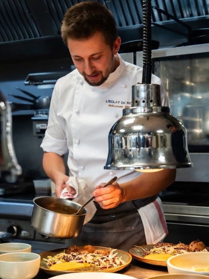 Guillaume, restaurateur et cofondateur de Kulinary, en cuisine